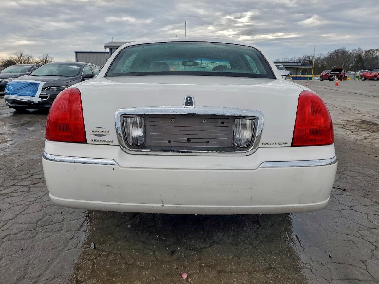 2009 Lincoln Town Car Signature Limited VIN: 2LNHM82V69X632901 Lot: 94191725