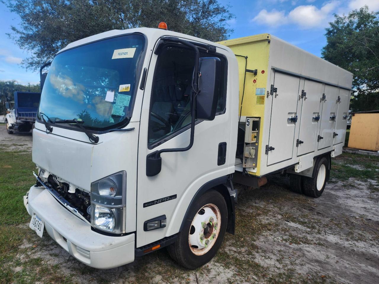2017 Isu Npr Hd - Trucks Refrigerated Delivery Truck white van gas 54DC4W1C6HS807888 photo #3