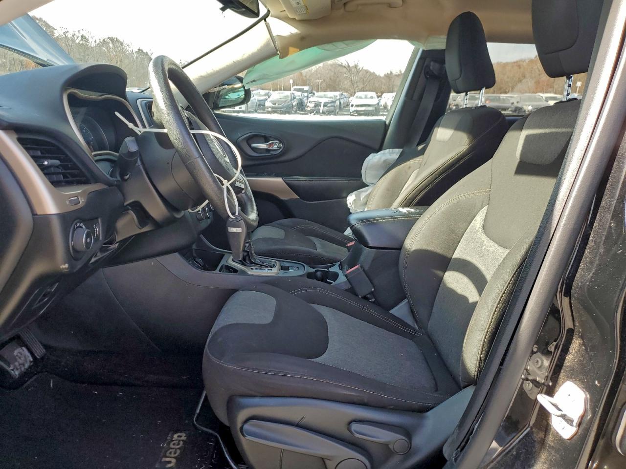 2018 Jeep Cherokee Latitude VIN: 1C4PJLCB1JD566222 Lot: 94166345