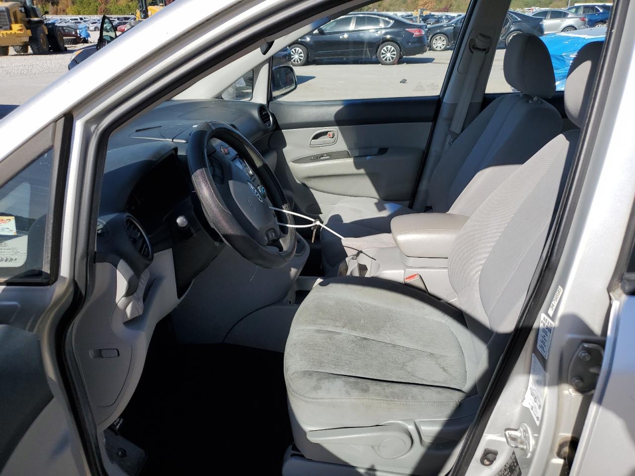 2008 Kia Rondo Lx VIN: KNAFG526487138774 Lot: 92442185