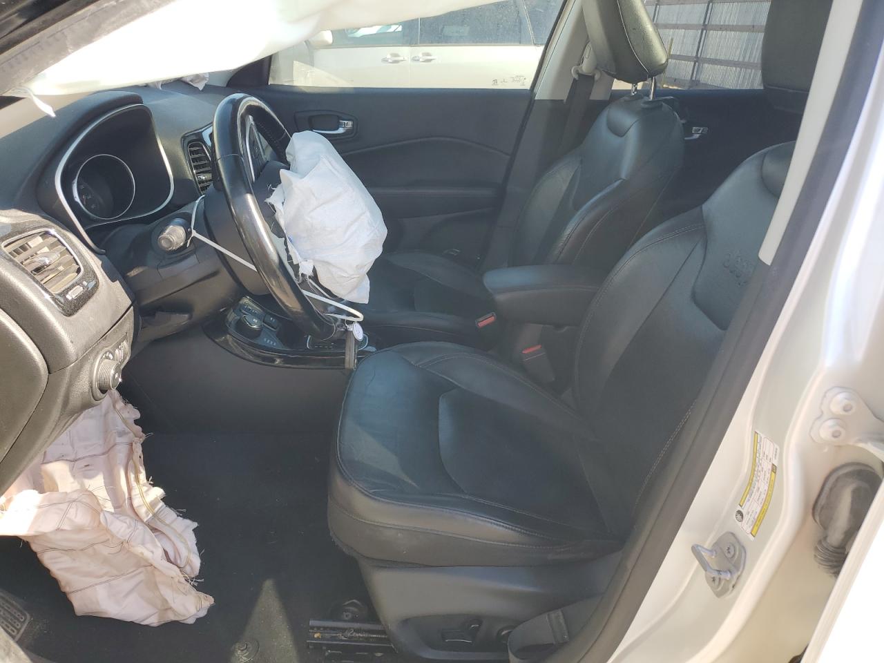 2018 Jeep Compass Limited VIN: 3C4NJDCB5JT281014 Lot: 92588125