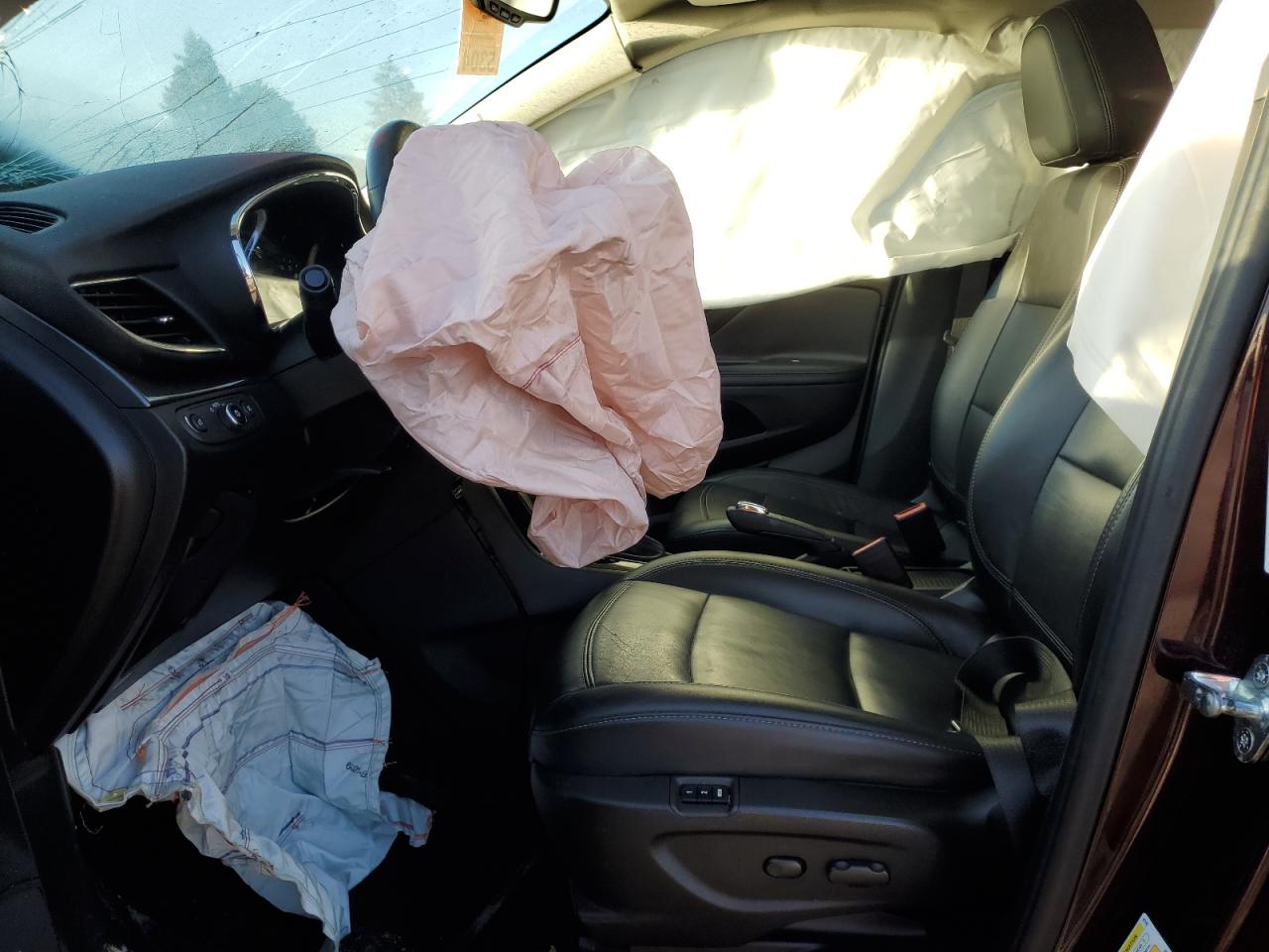 2018 Buick Encore Premium VIN: KL4CJDSB7JB636348 Lot: 92850265