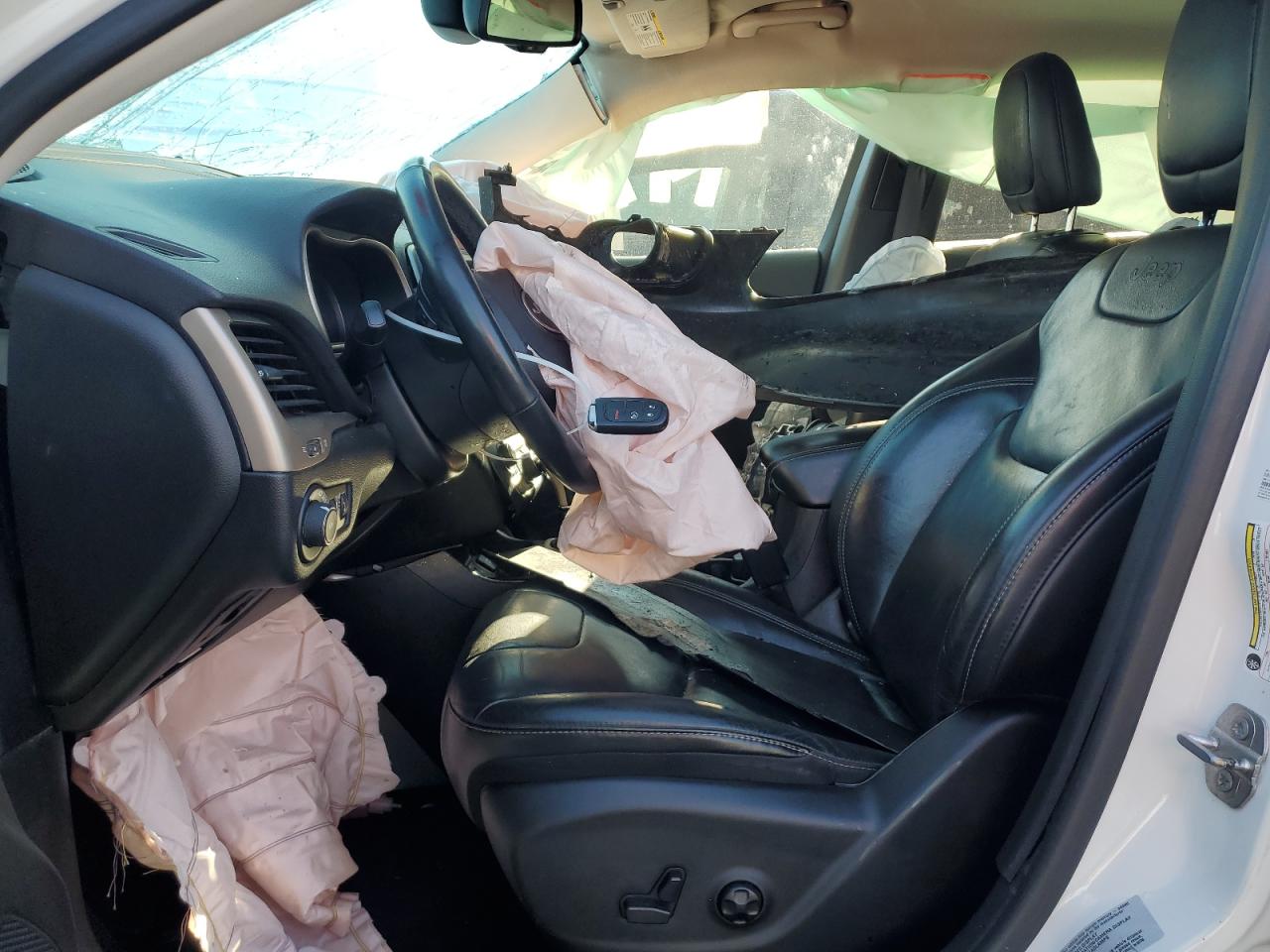 2015 Jeep Cherokee Limited VIN: 1C4PJLDB6FW760433 Lot: 82362555