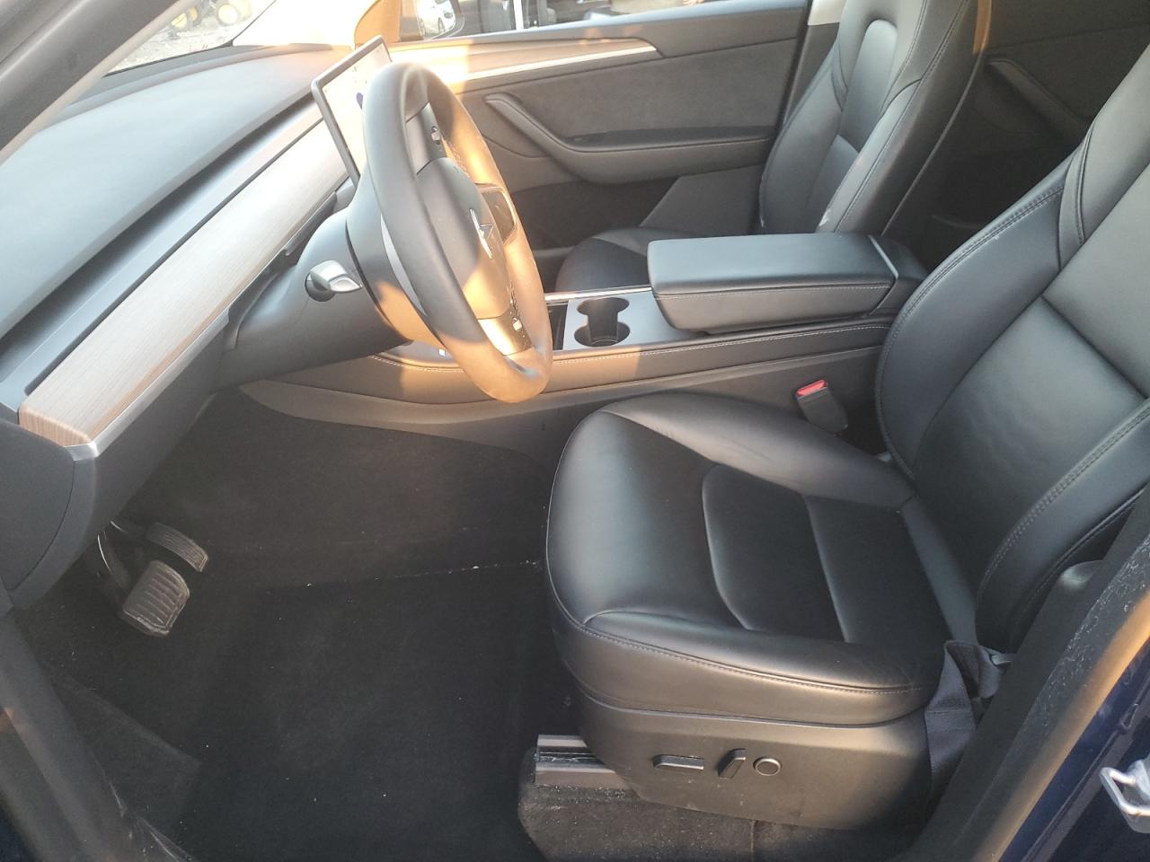 2024 Tesla Model Y VIN: 7SAYGDEE5RA227032 Lot: 91682045