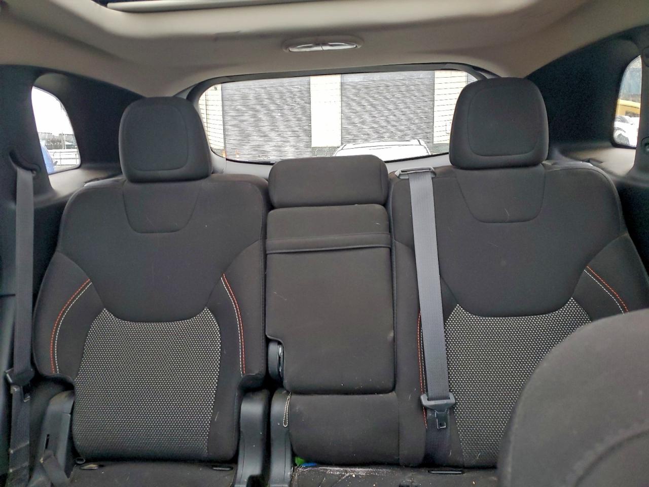 2016 Jeep Cherokee Latitude VIN: 1C4PJMCS0GW268618 Lot: 92758875