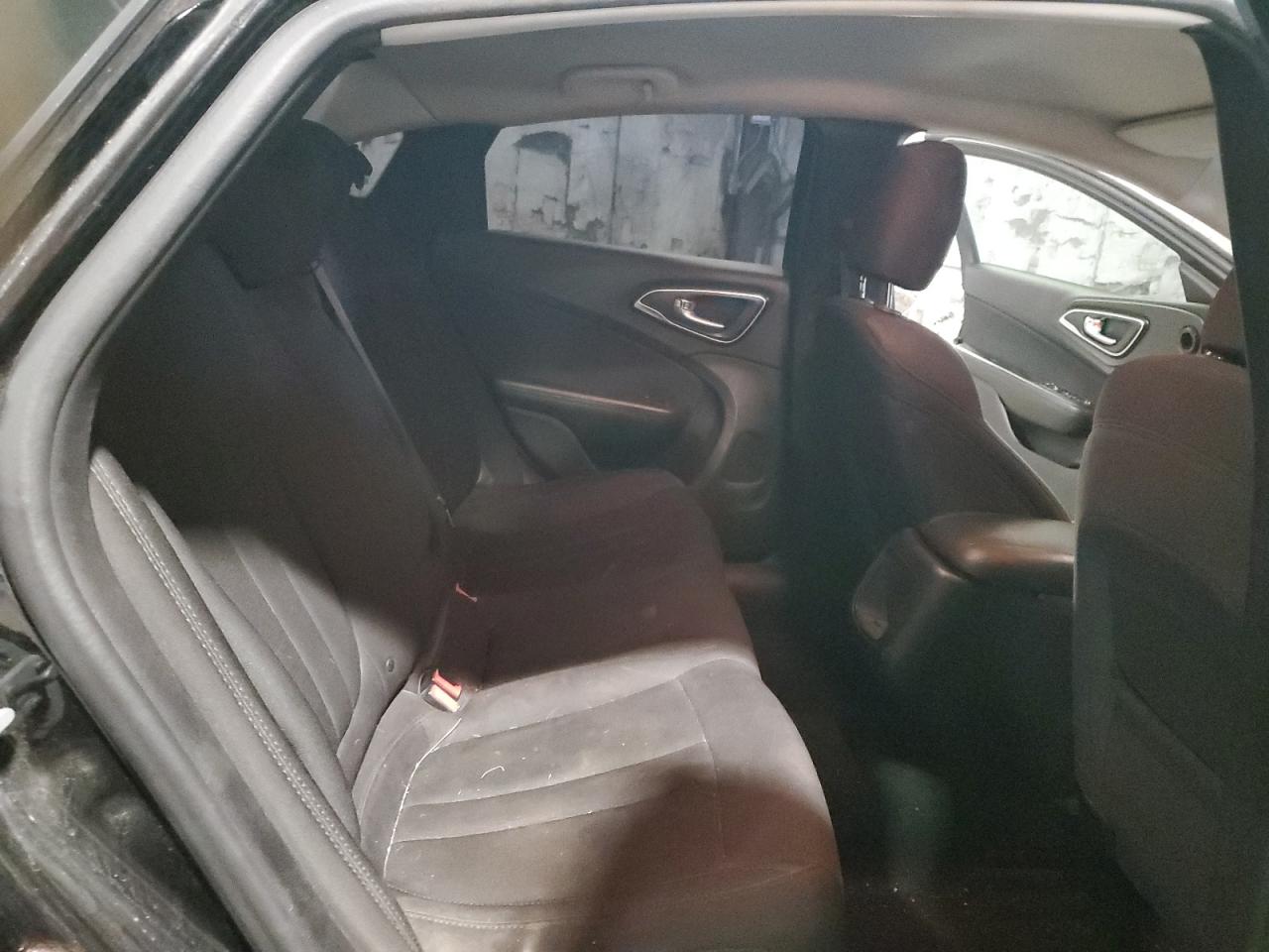 2015 Chrysler 200 Limited VIN: 1C3CCCAB4FN630593 Lot: 92204635