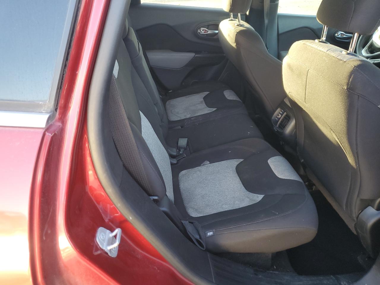 2014 Jeep Cherokee Latitude VIN: 1C4PJLCS4EW319691 Lot: 92513975