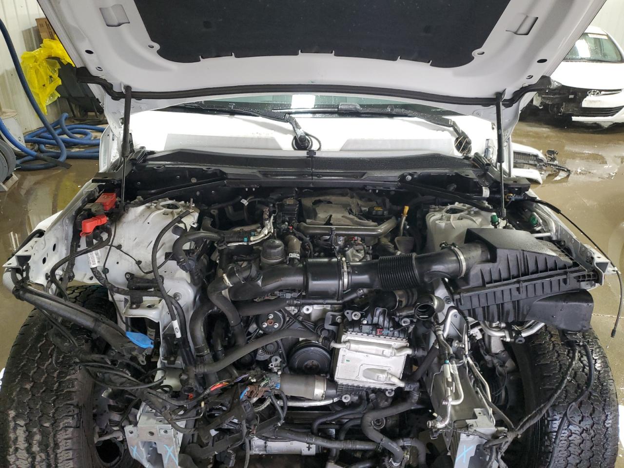 2024 Land Rover Defender 110 S VIN: SALEJ7EX1R2283617 Lot: 94356705