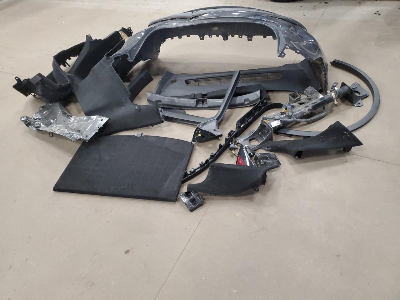 2024 Tesla Model Y VIN: 7SAYGDEE4RA245215 Lot: 91590485