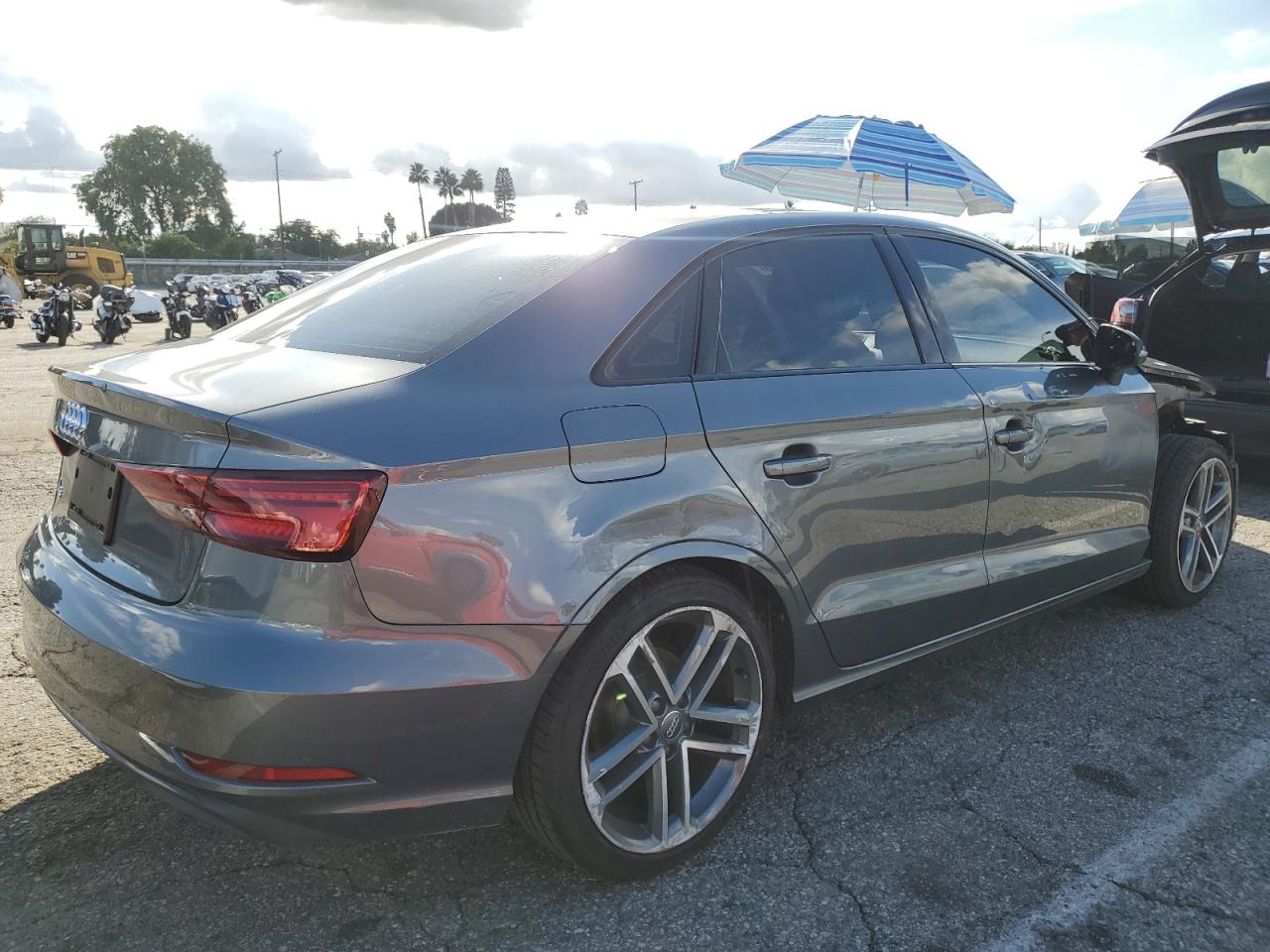 Фото: WAUAUGFF4KA090938