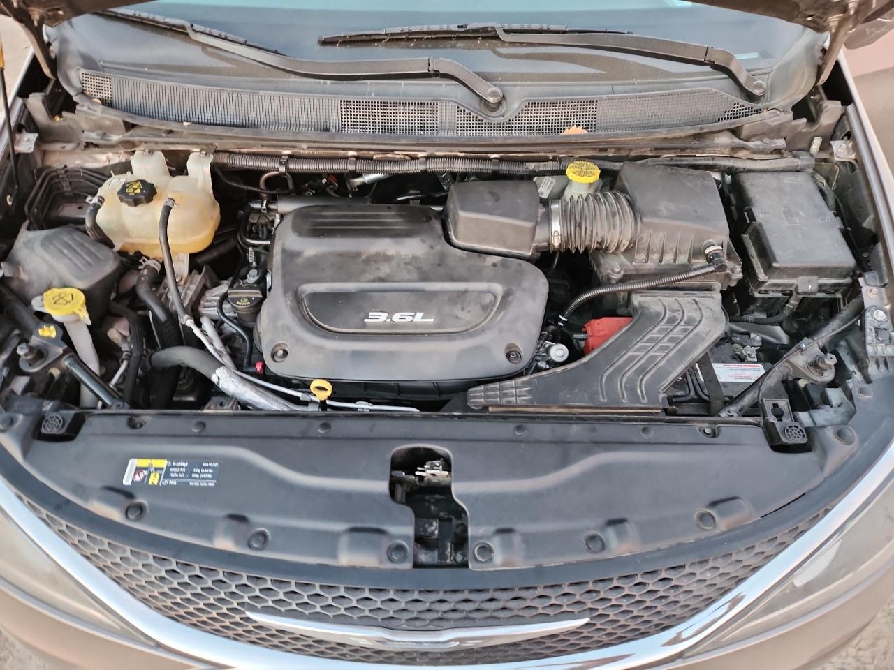 2017 Chrysler Pacifica Touring L VIN: 2C4RC1BG2HR536013 Lot: 92439705