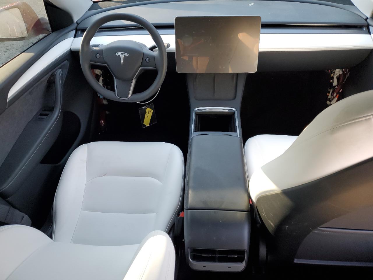 2024 Tesla Model Y VIN: 7SAYGDEEXRA313050 Lot: 92929775