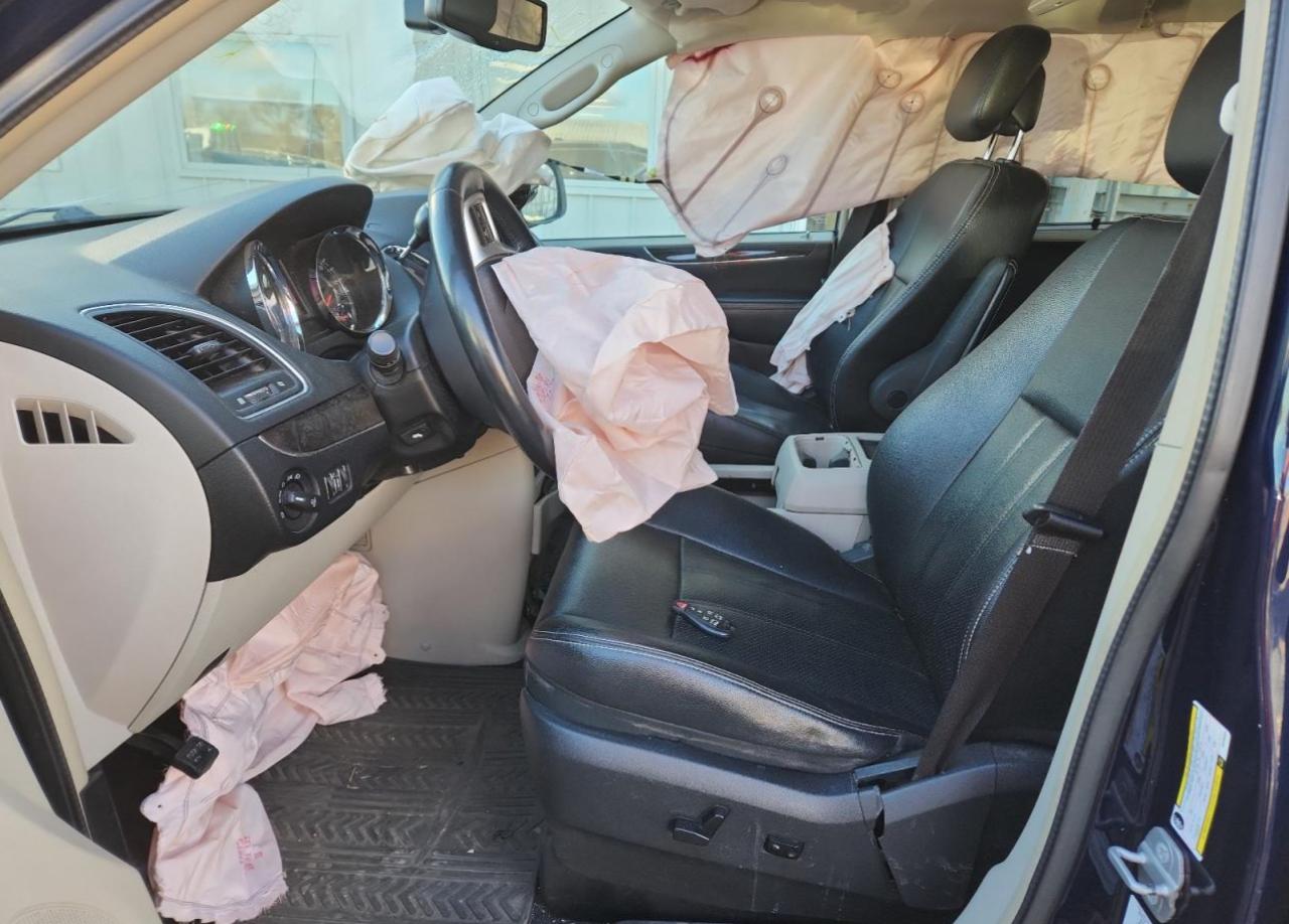 2014 Chrysler Town & Country Touring L VIN: 2C4RC1CG2ER196064 Lot: 92173475