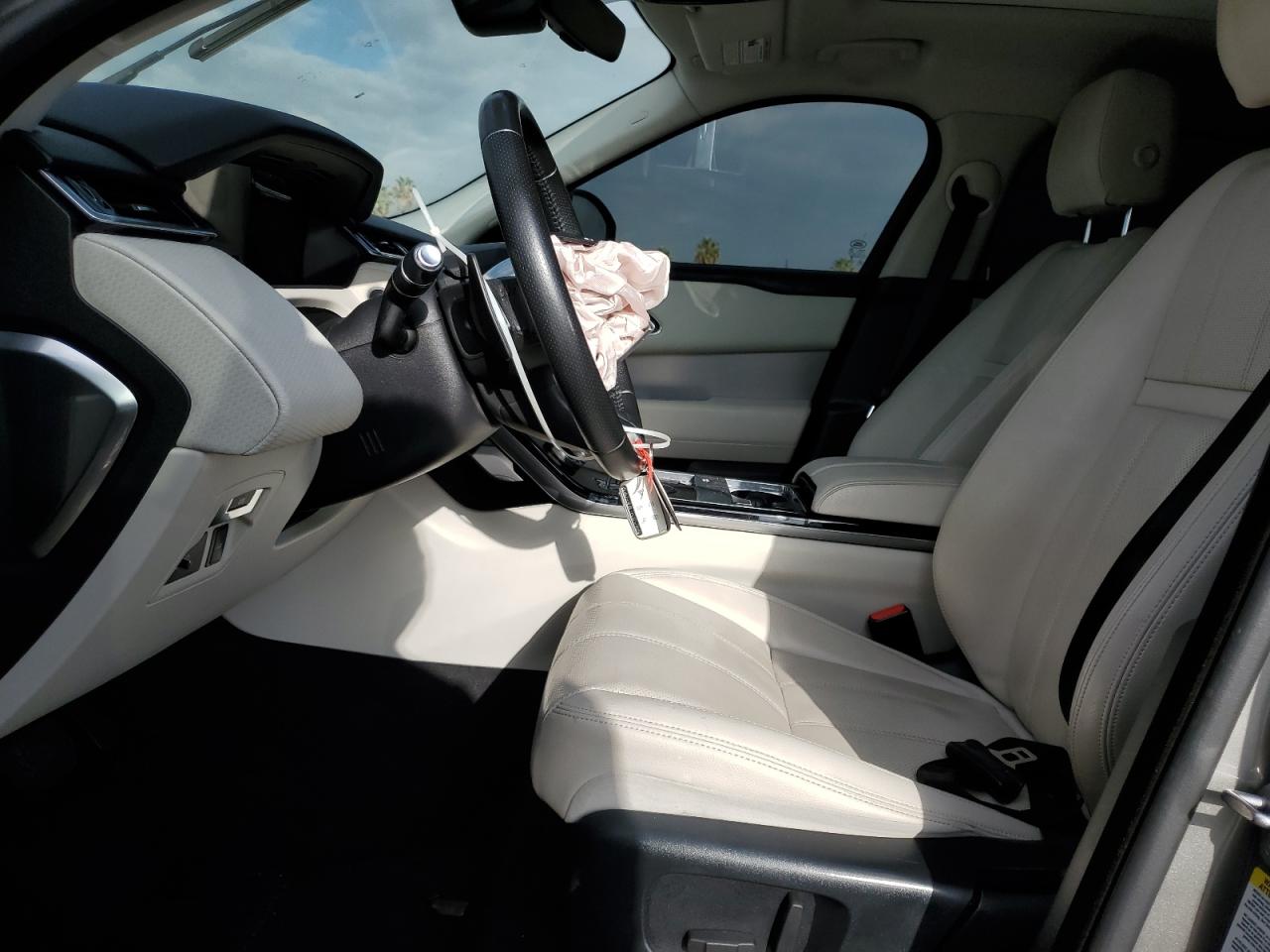 2018 Land Rover Range Rover Velar S VIN: SALYB2RXXJA748302 Lot: 92686495