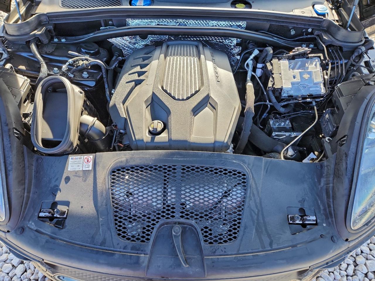 2024 Porsche Macan Base VIN: WP1AA2A52RLB17256 Lot: 93457125