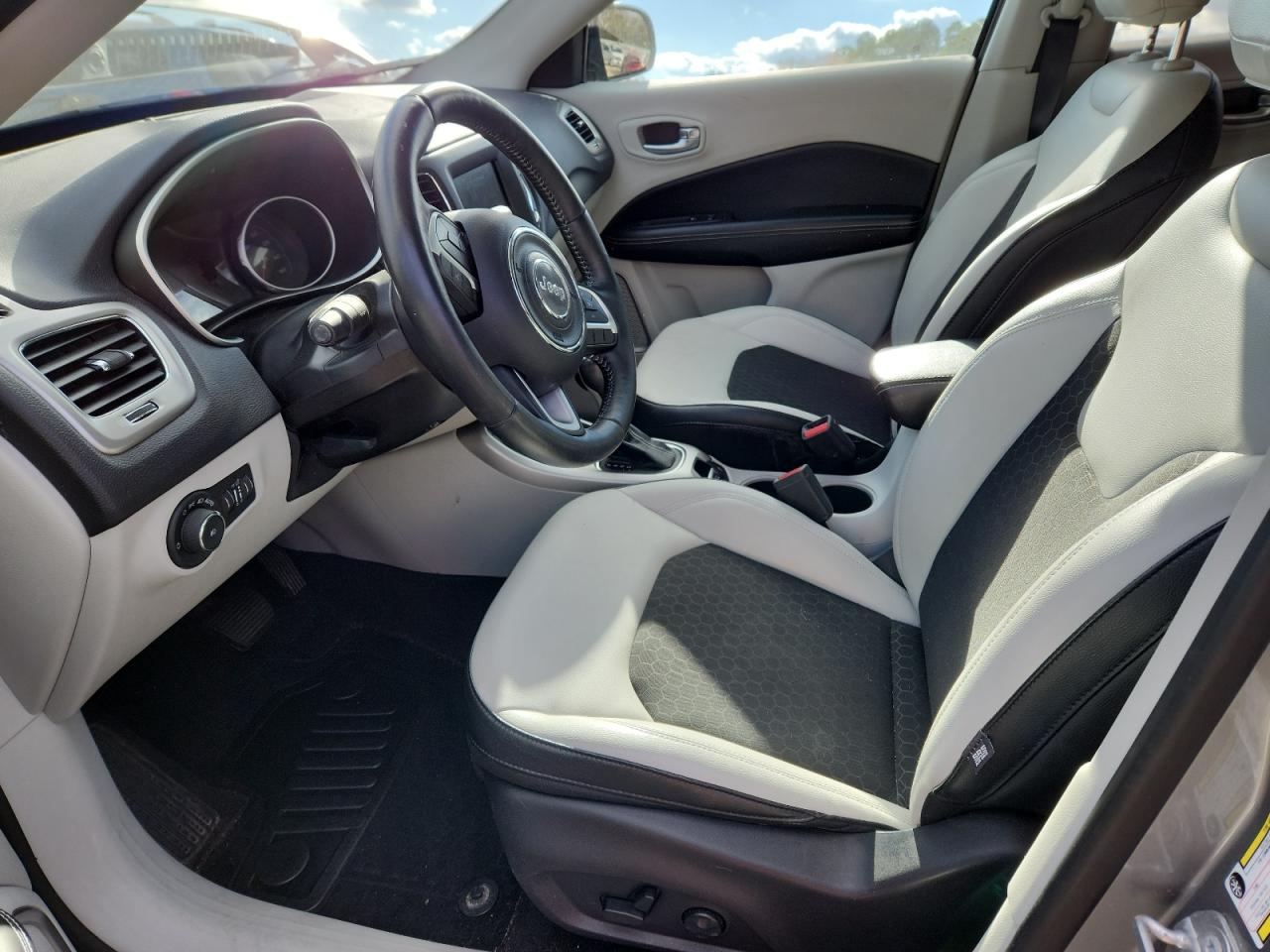 2018 Jeep Compass Latitude VIN: 3C4NJDBB9JT191785 Lot: 92834615