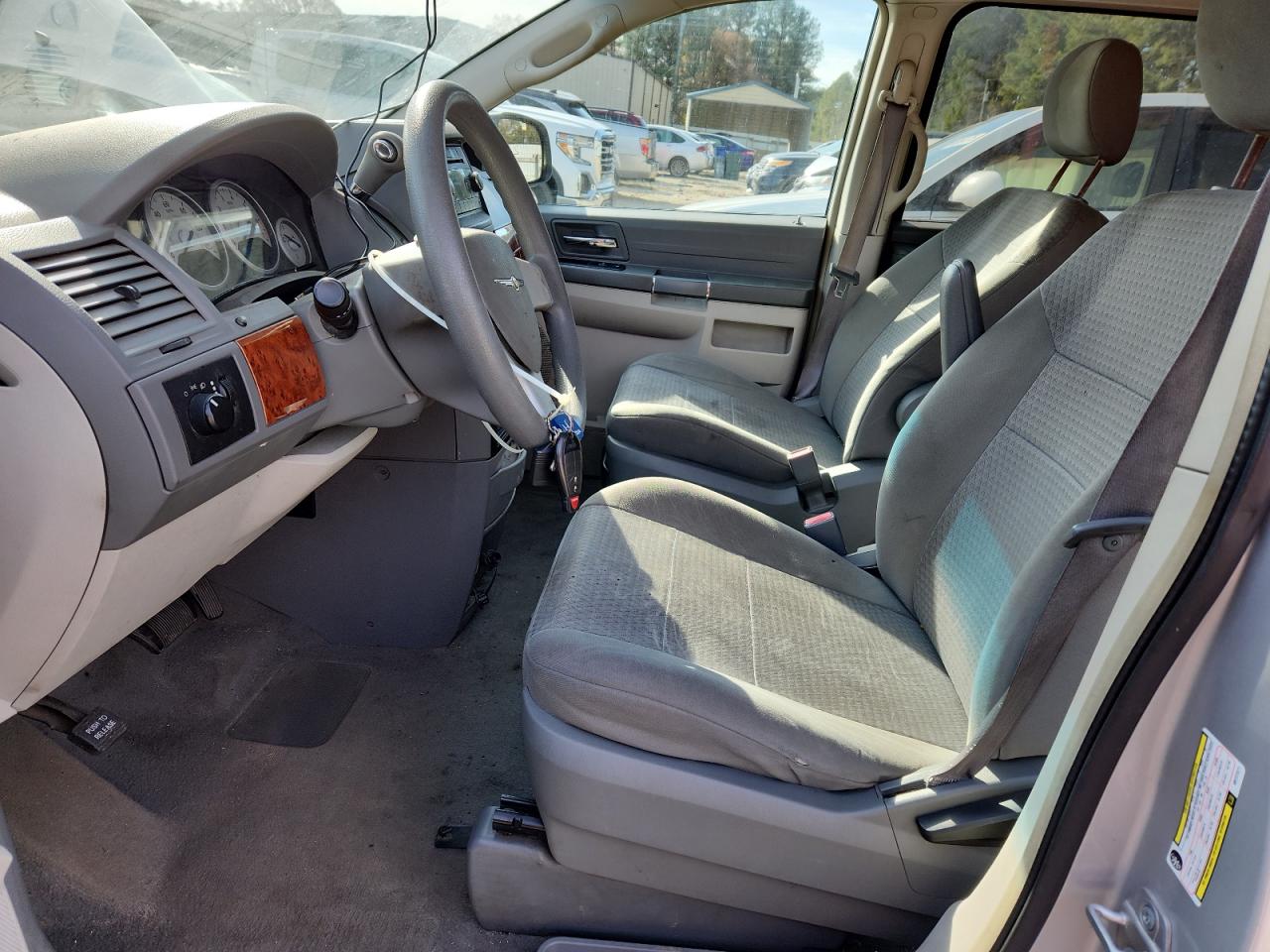 2008 Chrysler Town & Country Lx VIN: 2A8HR44H28R727571 Lot: 92675245