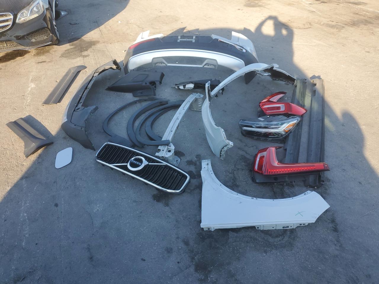 2021 Volvo Xc40 T5 Momentum VIN: YV4162UK4M2486524 Lot: 93013175