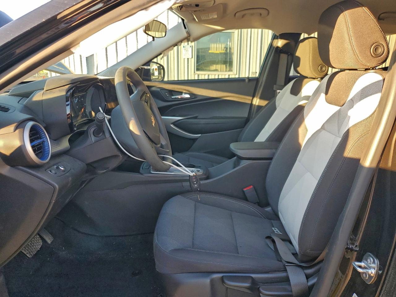 2025 Chevrolet Trax Ls VIN: KL77LFEP7SC343160 Lot: 93690335