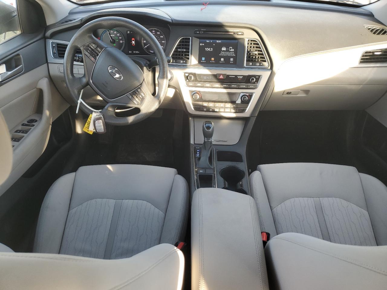 2017 Hyundai Sonata Hybrid VIN: KMHE24L34HA072155 Lot: 90668025