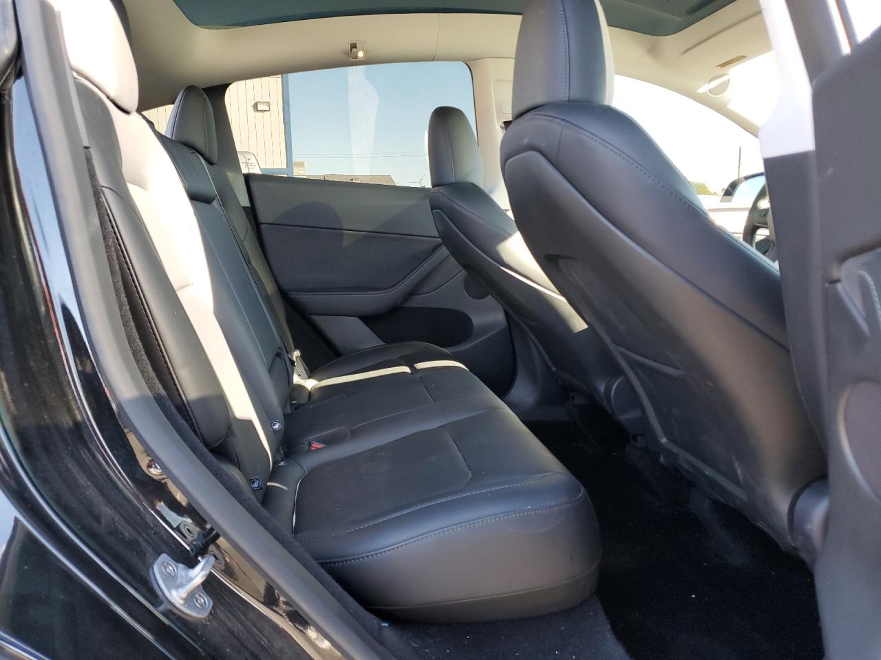 2025 Tesla Model Y VIN: 7SAYGDEE5SF233065 Lot: 91827385