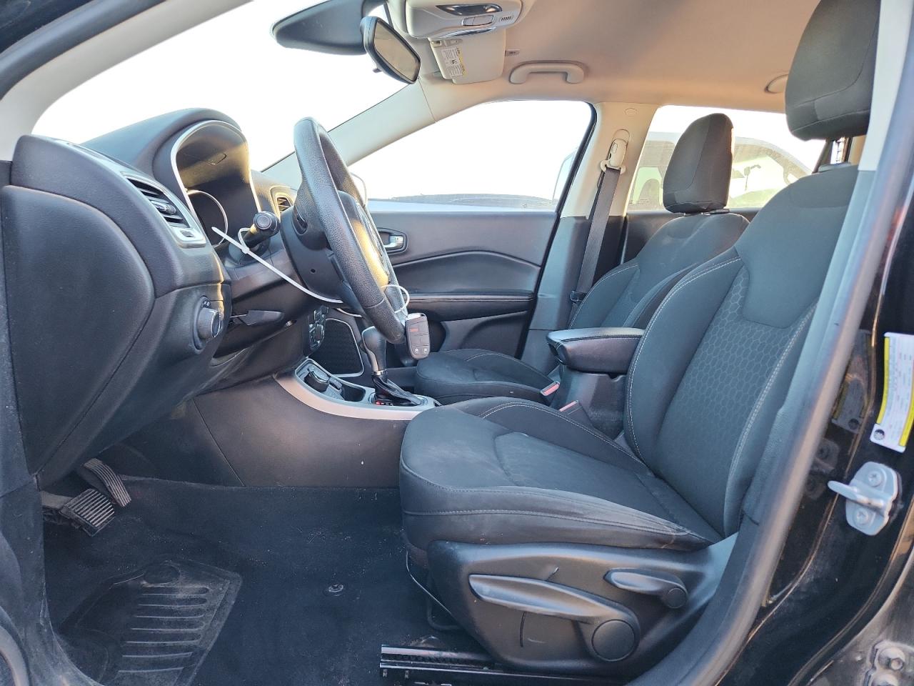 2018 Jeep Compass Sport VIN: 3C4NJDAB2JT153638 Lot: 90944245