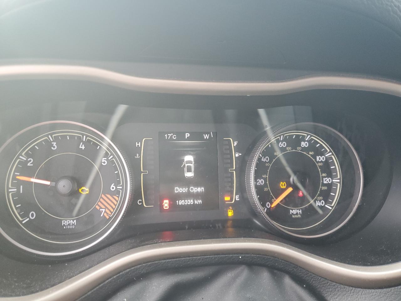 2015 Jeep Cherokee Latitude VIN: 1C4PJMCBXFW551073 Lot: 93643645