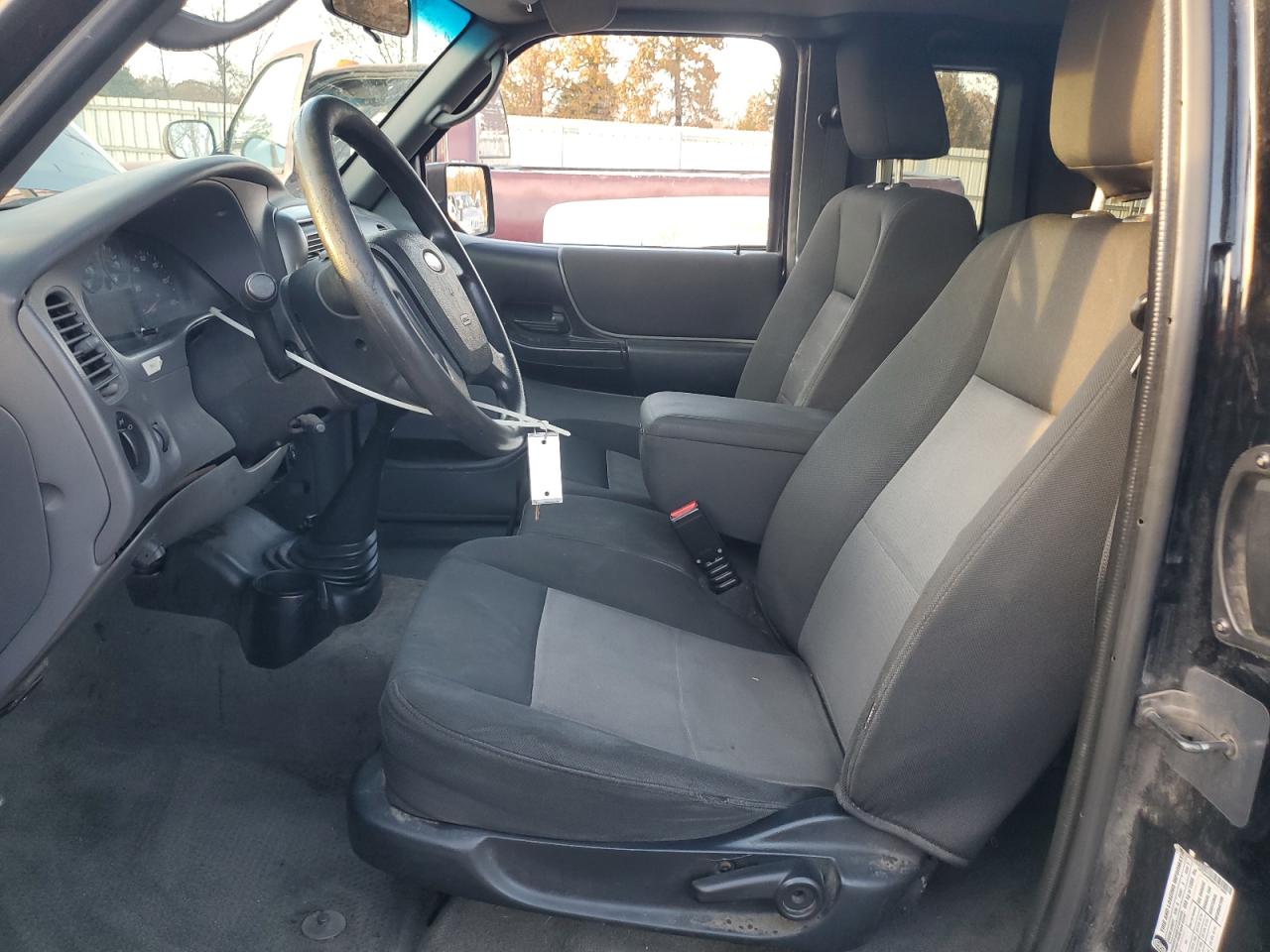 2011 Ford Ranger Super Cab VIN: 1FTLR4FE8BPA71860 Lot: 92816895