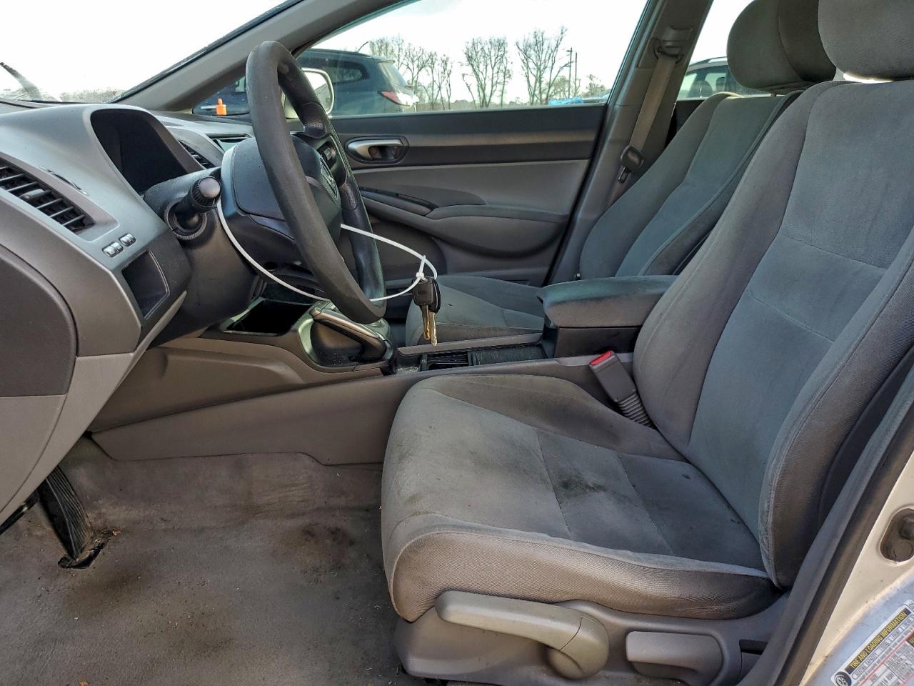 2008 Honda Civic Lx VIN: 1HGFA165X8L015746 Lot: 92501745