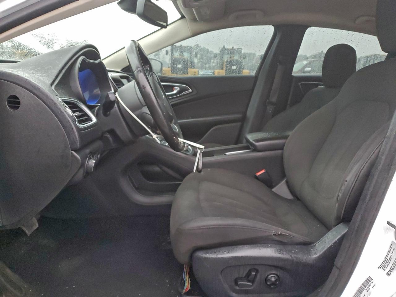 2015 Chrysler 200 Limited VIN: 1C3CCCAB8FN731488 Lot: 93490335