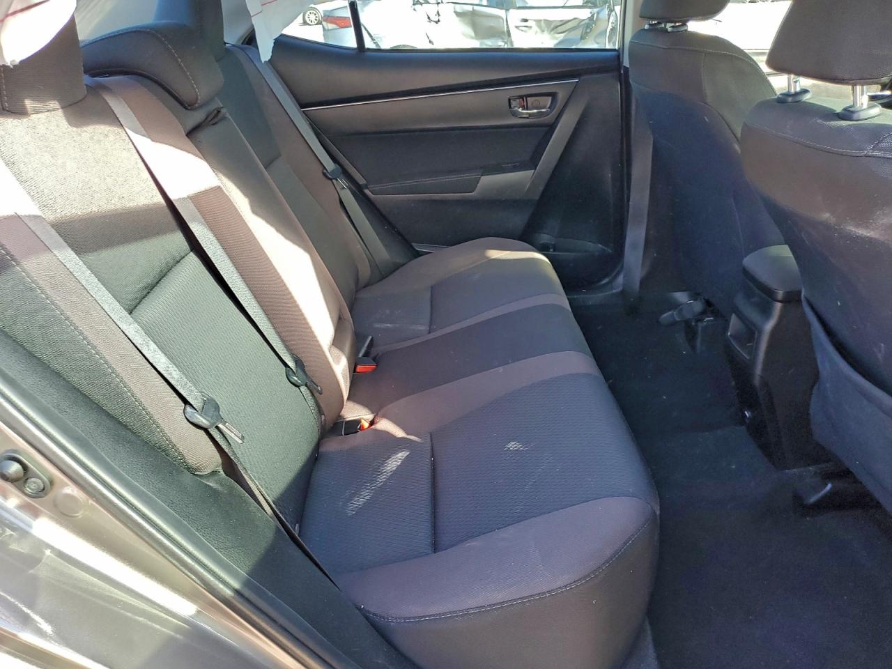 2018 Toyota Corolla L VIN: 5YFBURHE8JP829830 Lot: 93815125