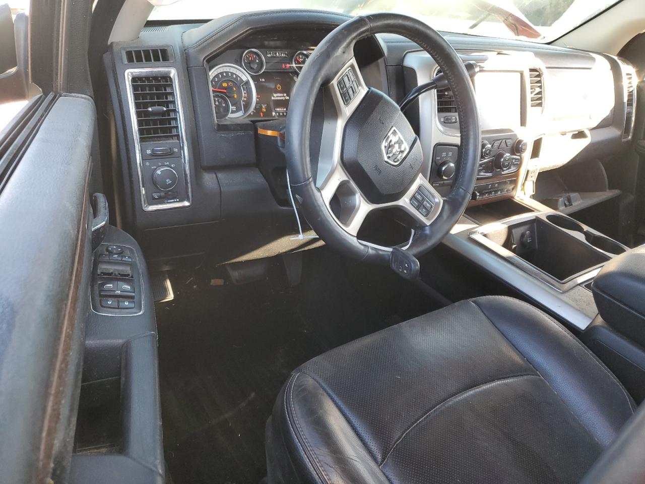 2015 Ram 2500 Laramie VIN: 3C6UR5FJXFG650163 Lot: 92254105