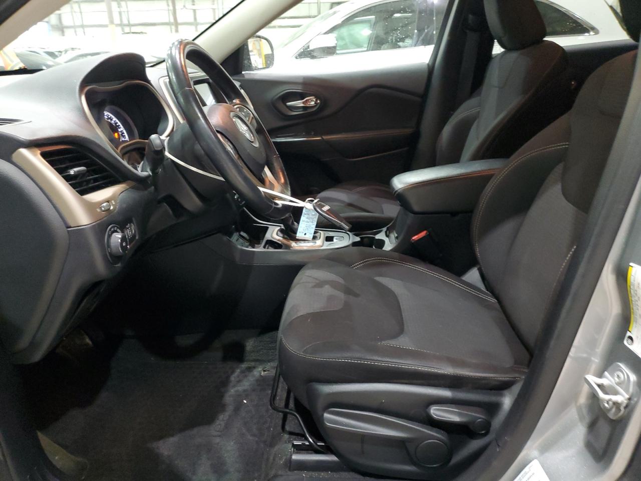 2015 Jeep Cherokee Latitude VIN: 1C4PJLCB4FW731269 Lot: 92585355