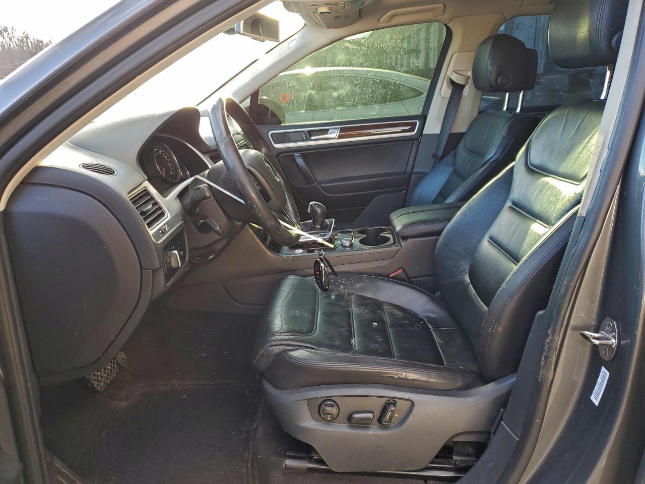 2015 Volkswagen Touareg V6 VIN: WVGEF9BP3FD004995 Lot: 94332835