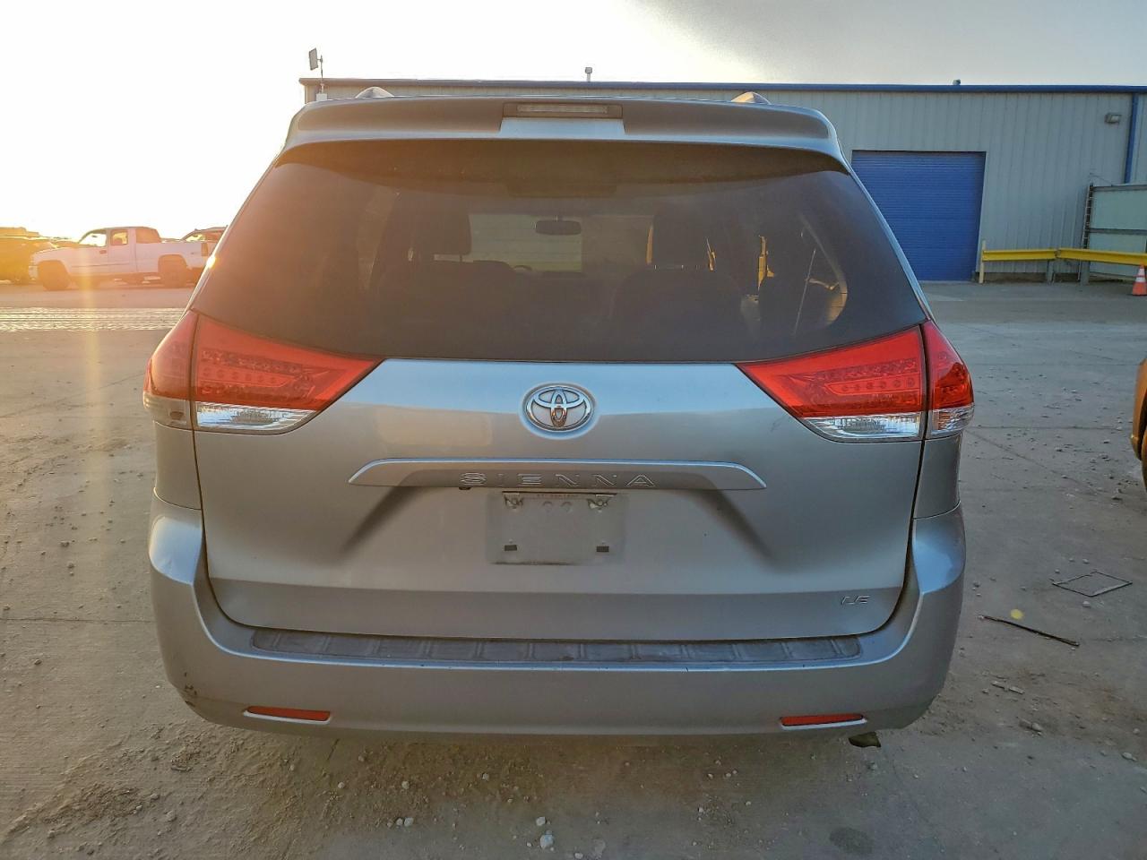2011 Toyota Sienna Le VIN: 5TDKK3DC5BS064107 Lot: 93908005