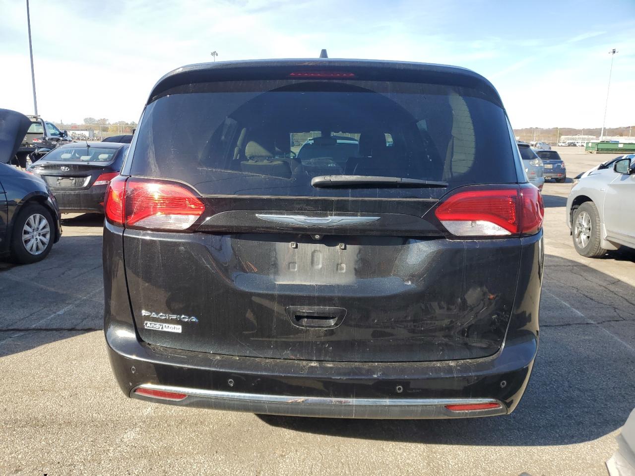 2017 Chrysler Pacifica Touring L VIN: 2C4RC1BG2HR675896 Lot: 92248845