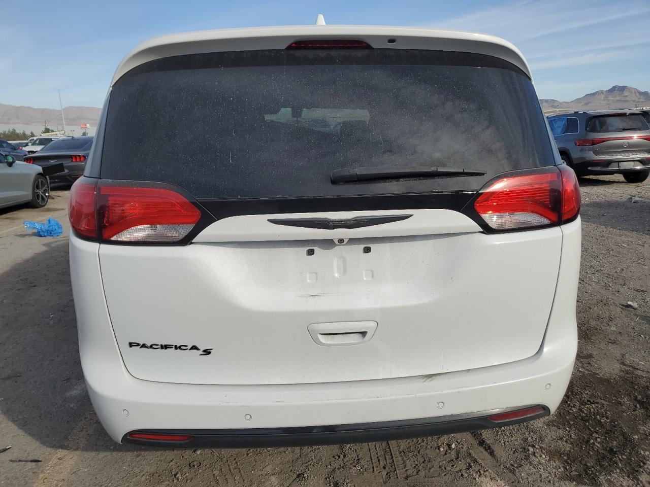 2018 Chrysler Pacifica Touring L VIN: 2C4RC1BG6JR226856 Lot: 92536145