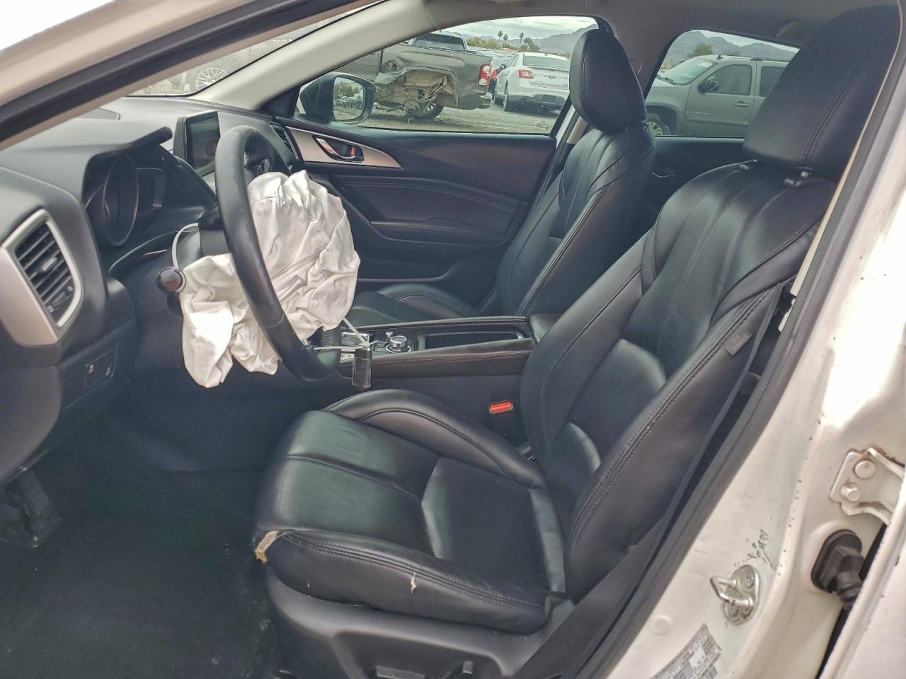 2018 Mazda 3 Touring VIN: 3MZBN1V35JM239672 Lot: 94126205