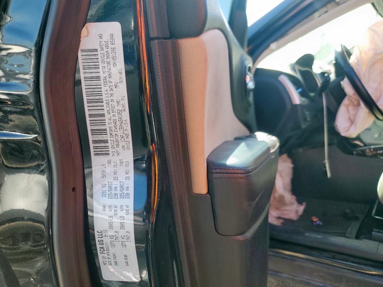 2017 Jeep Cherokee Latitude VIN: 1C4PJLCB0HW541052 Lot: 91108275