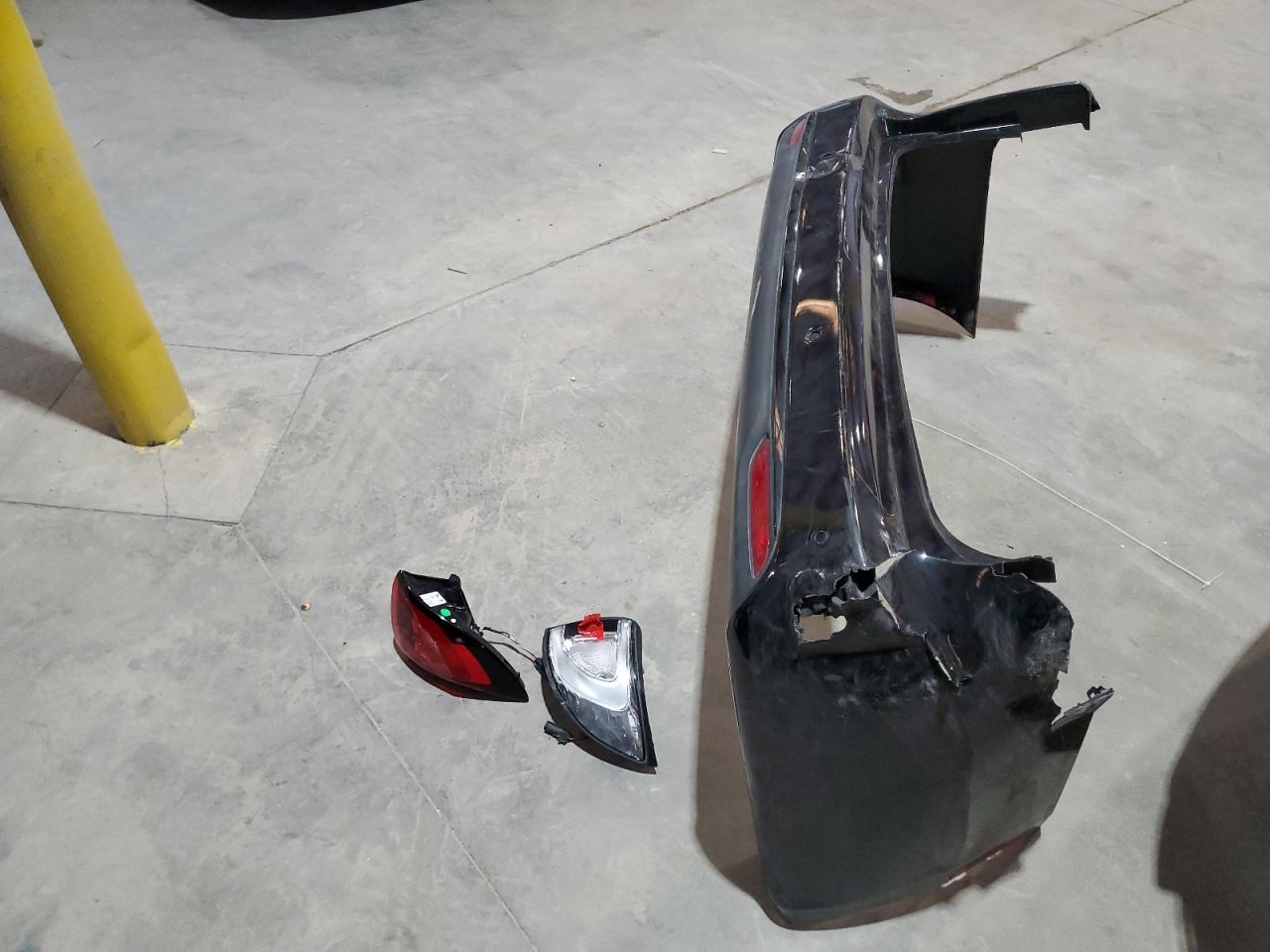 2019 Chrysler Pacifica Touring L VIN: 2C4RC1BG9KR630557 Lot: 90996665