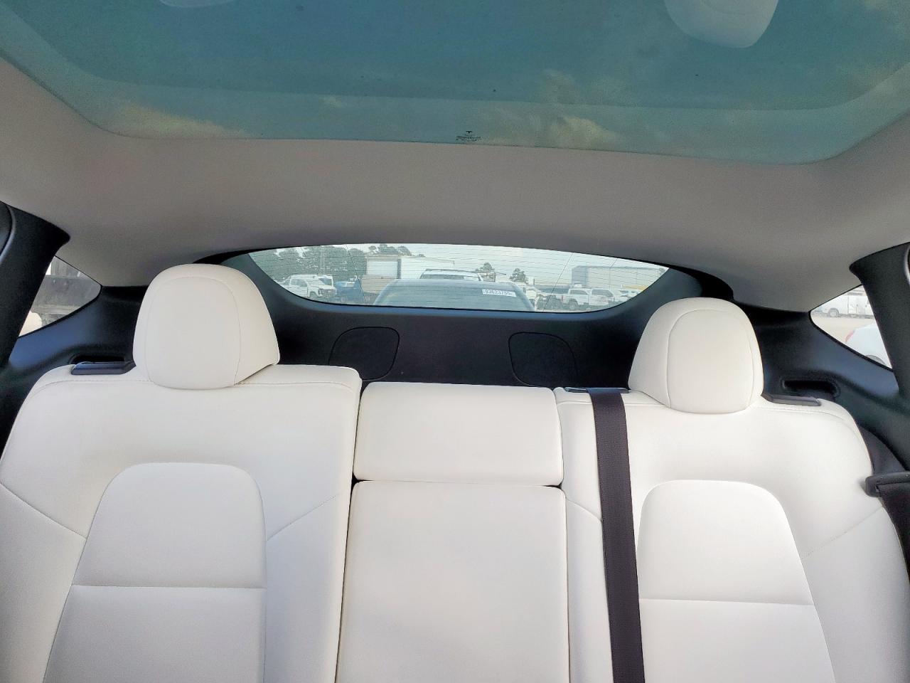 2024 Tesla Model Y VIN: 7SAYGDEEXRA257515 Lot: 93698655