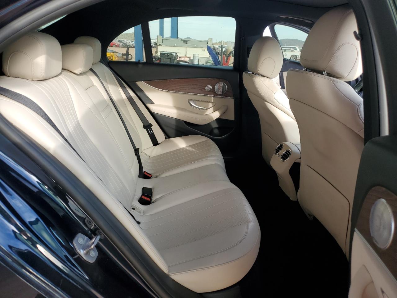 2017 Mercedes-Benz E 300 VIN: WDDZF4JB4HA038663 Lot: 92304365