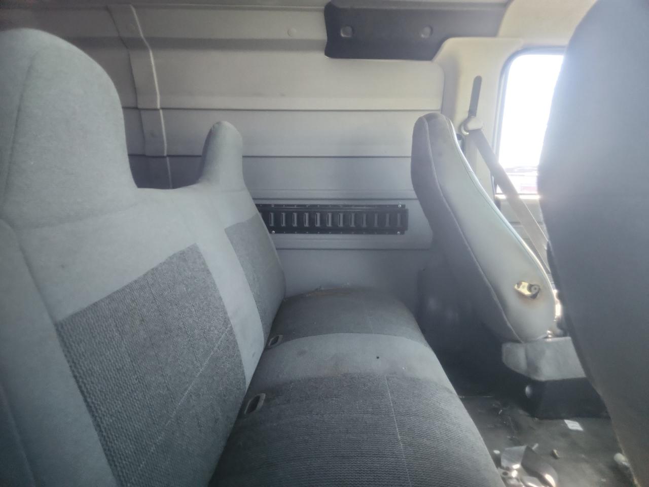 2008 Ford Econoline E250 Van VIN: 1FTNE24LX8DA24320 Lot: 92632275