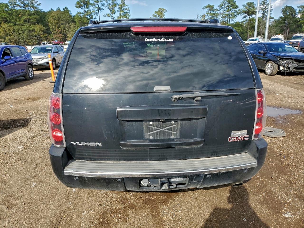 2008 GMC Yukon Denali VIN: 1GKFK63818J169558 Lot: 94703175