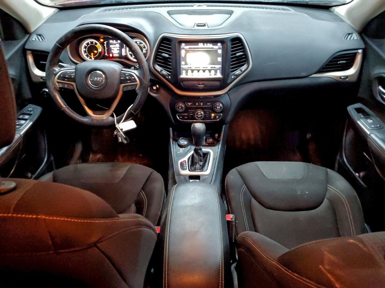 2017 Jeep Cherokee Latitude VIN: 1C4PJMCS3HW530309 Lot: 93110665