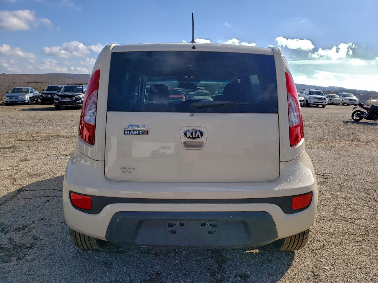 2013 Kia Soul + VIN: KNDJT2A64D7766062 Lot: 94249155