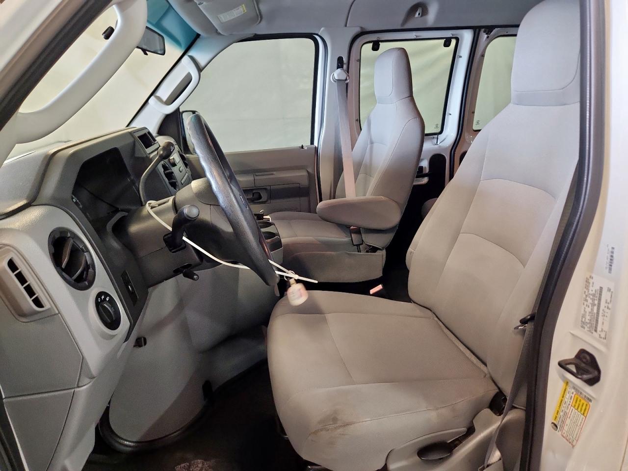 2013 Ford Econoline E350 Super Duty Wagon VIN: 1FBNE3BL8DDB05422 Lot: 92719435