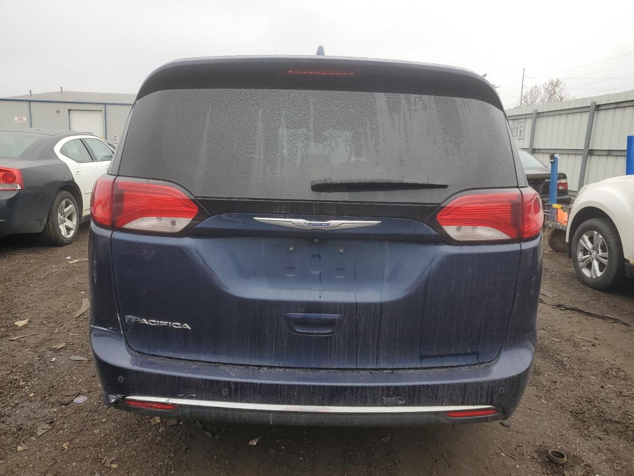 2017 Chrysler Pacifica Touring L VIN: 2C4RC1BG6HR757985 Lot: 93566325