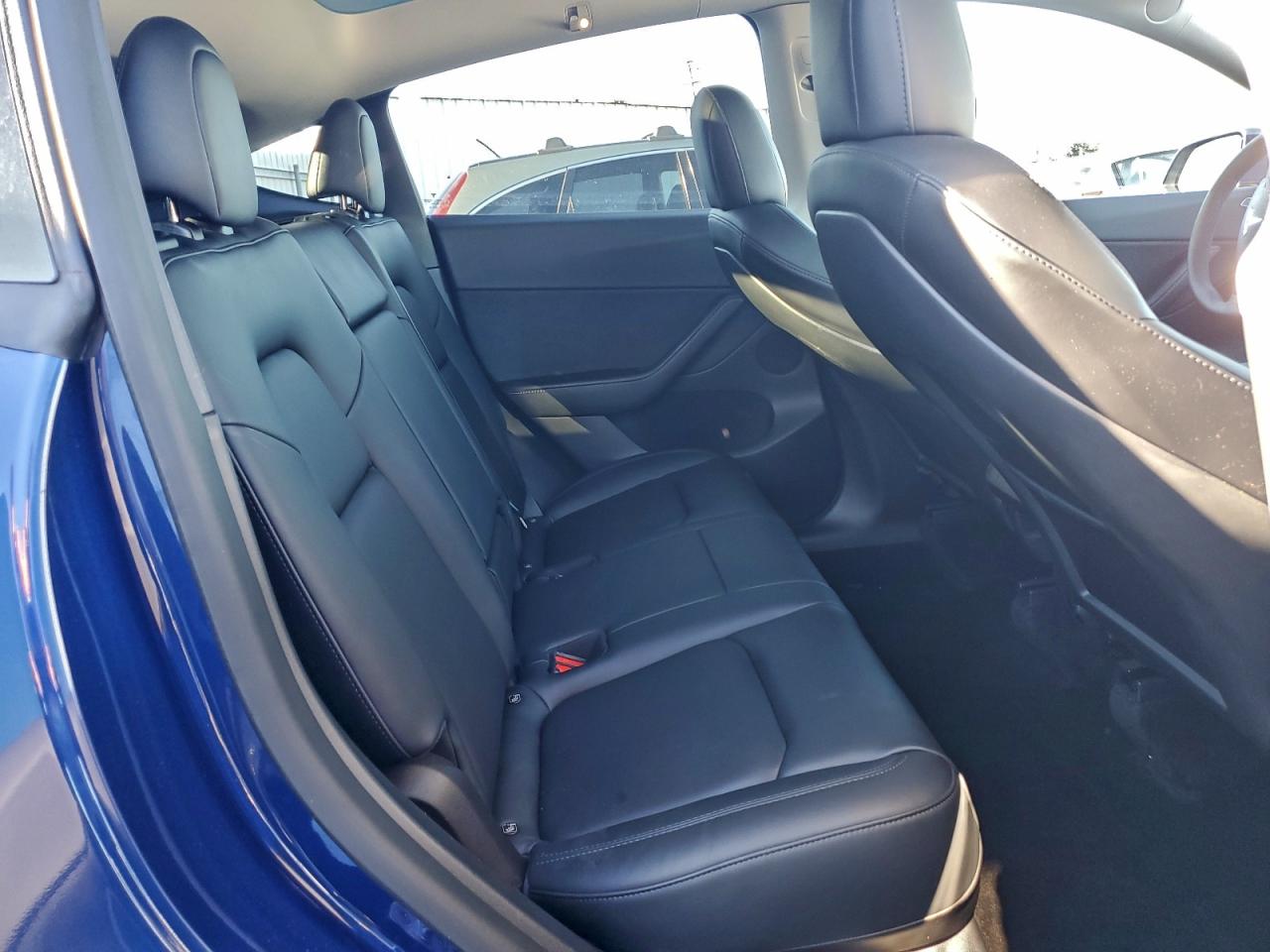 2022 Tesla Model Y VIN: 7SAYGDEE2NF421899 Lot: 92754255