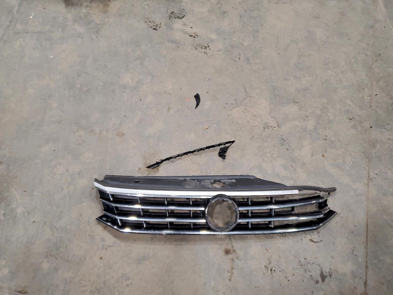 2017 Volkswagen Passat Sel Premium VIN: 1VWCT7A37HC027757 Lot: 94681965